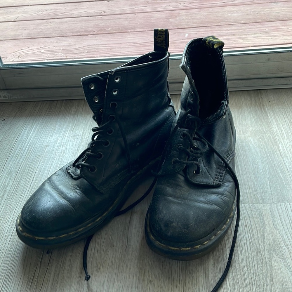 Dr. Martens Black